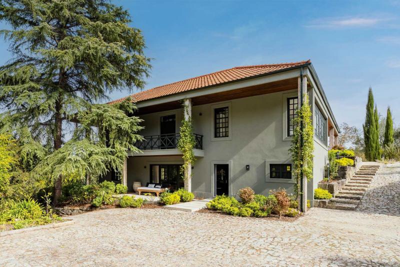 Riverside Heritage Douro Villa with Pool and Views